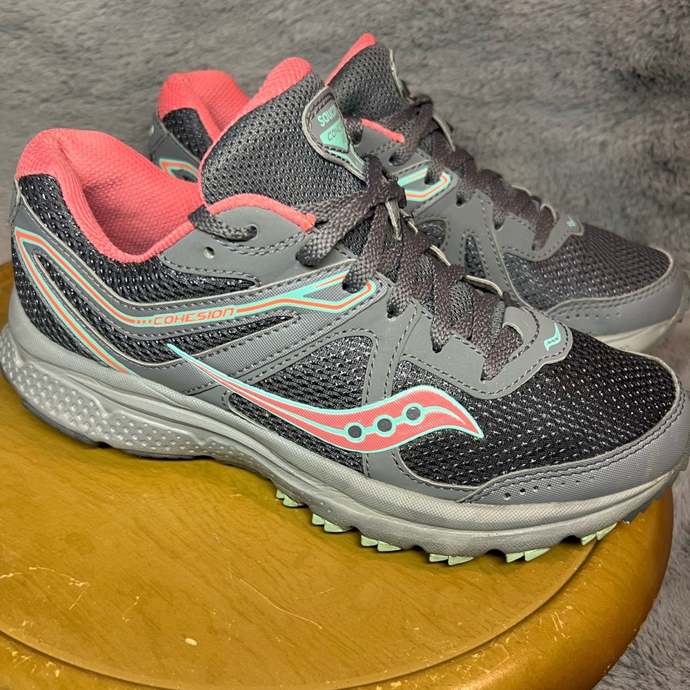 Women’s size 7 Saucony Cohesion 11’s